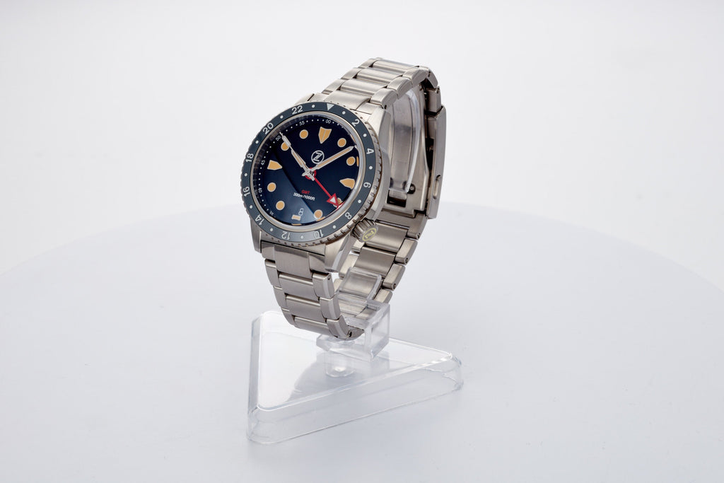 Mako 300m GMT 'Vintage Black'