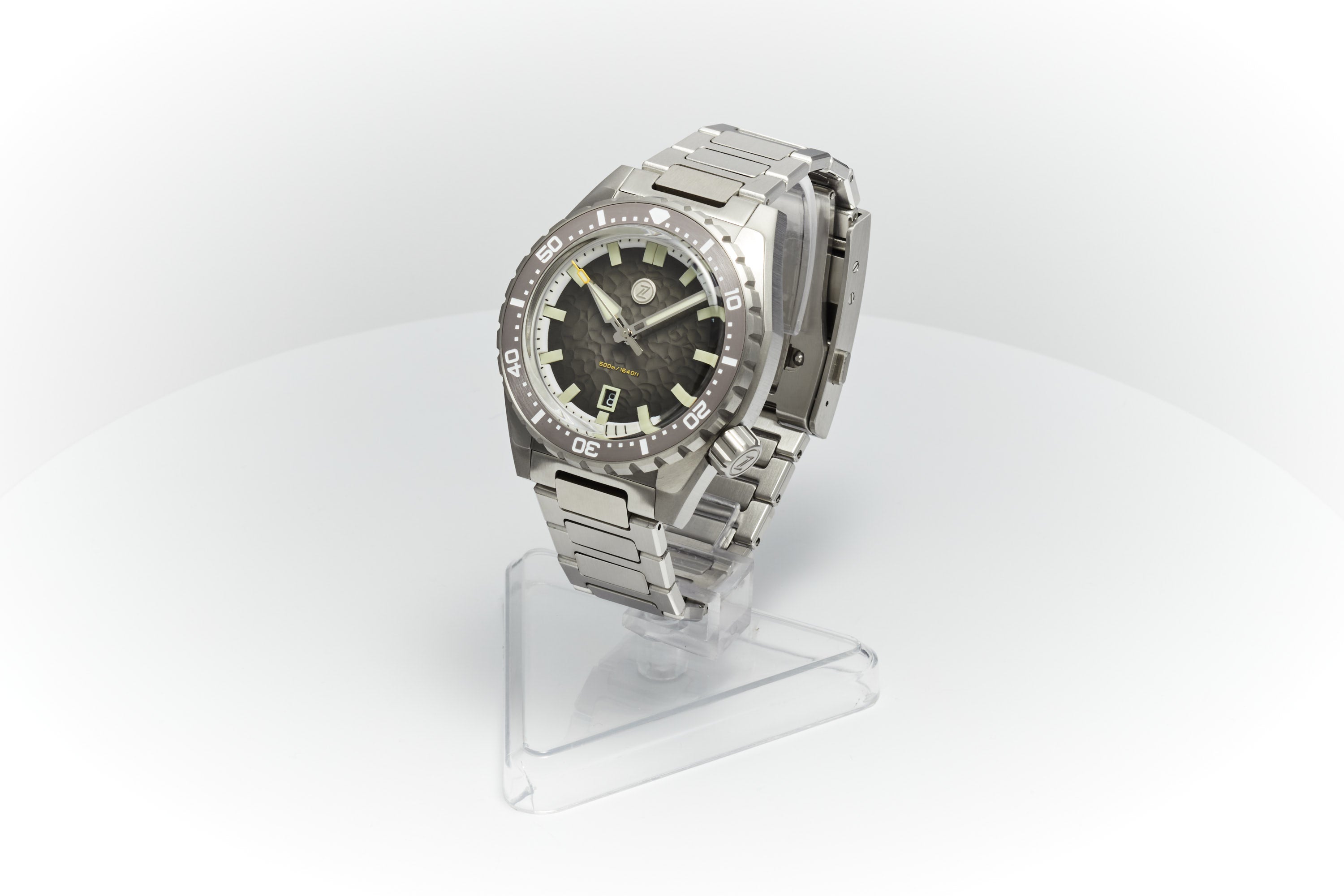 Thresher 44mm 'Hammered Grey'