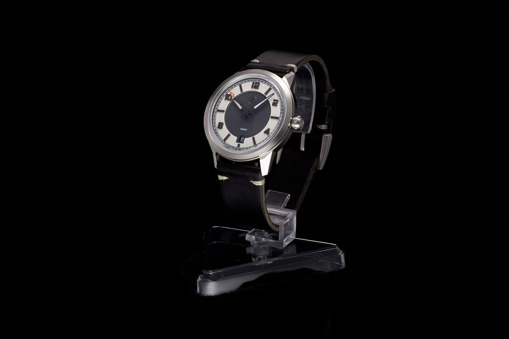 Comet 39mm 'Tuxedo'