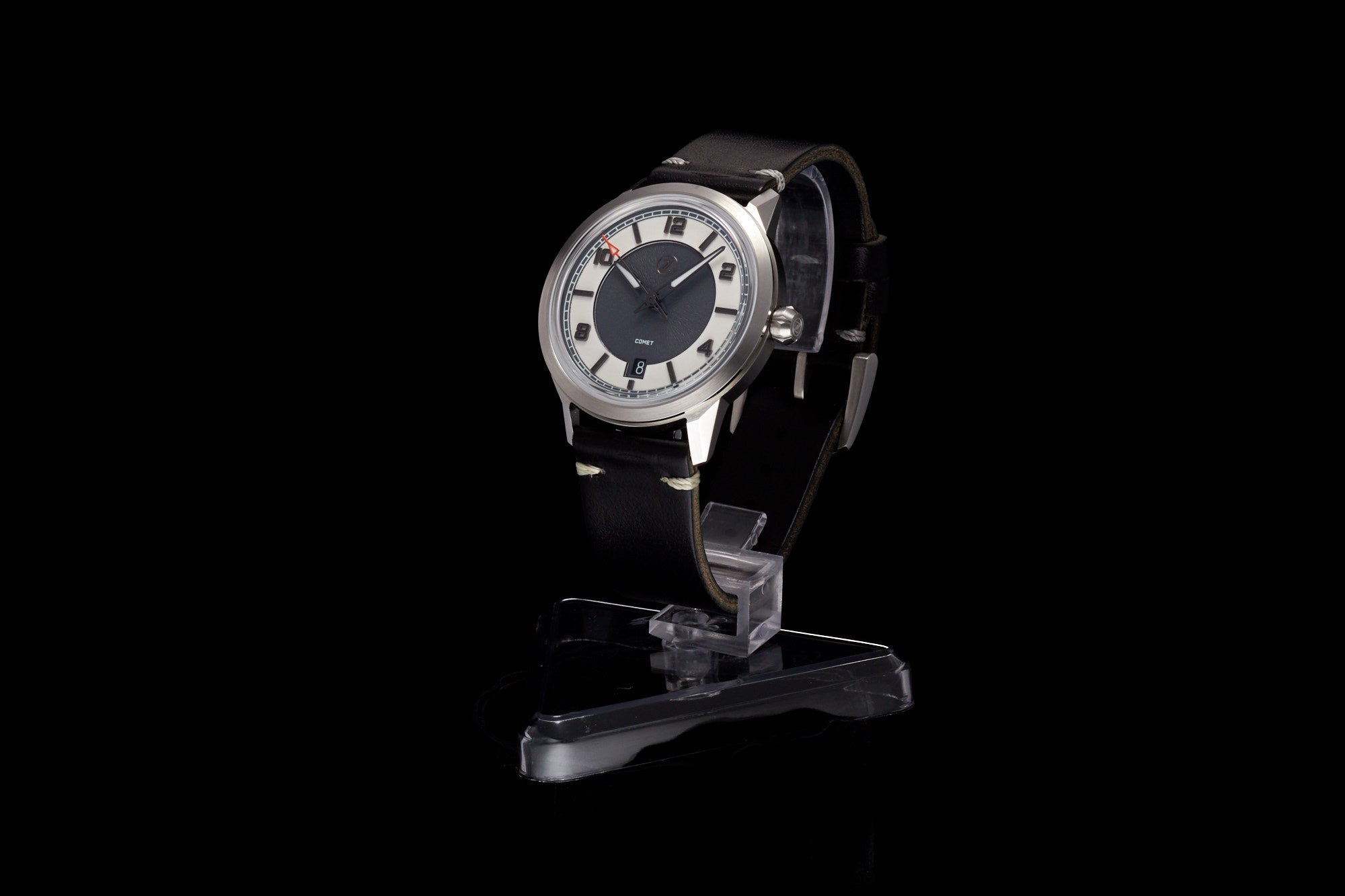 Comet 39mm 'Tuxedo'