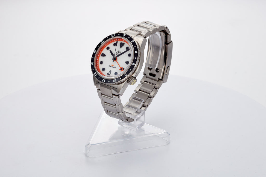 Mako 300m GMT 'Cracked Ice'