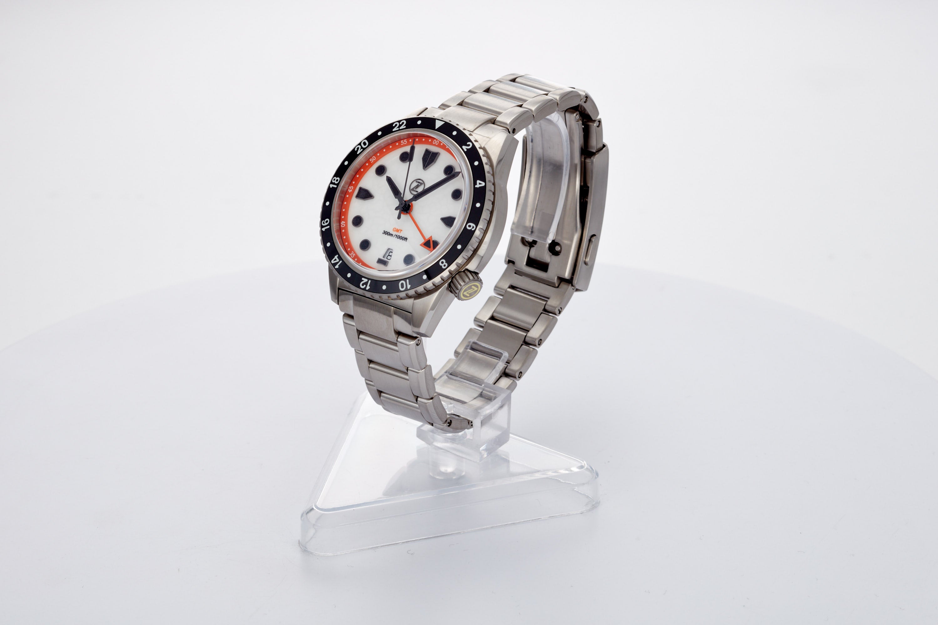 Mako 300m GMT 'Cracked Ice'