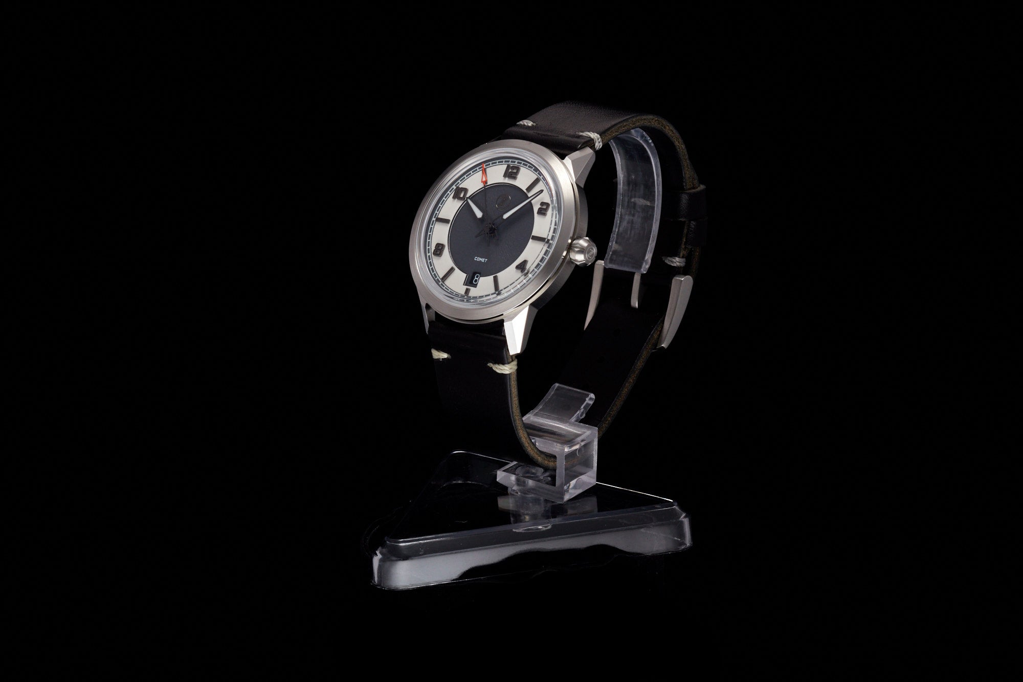 Comet 39mm 'Tuxedo'