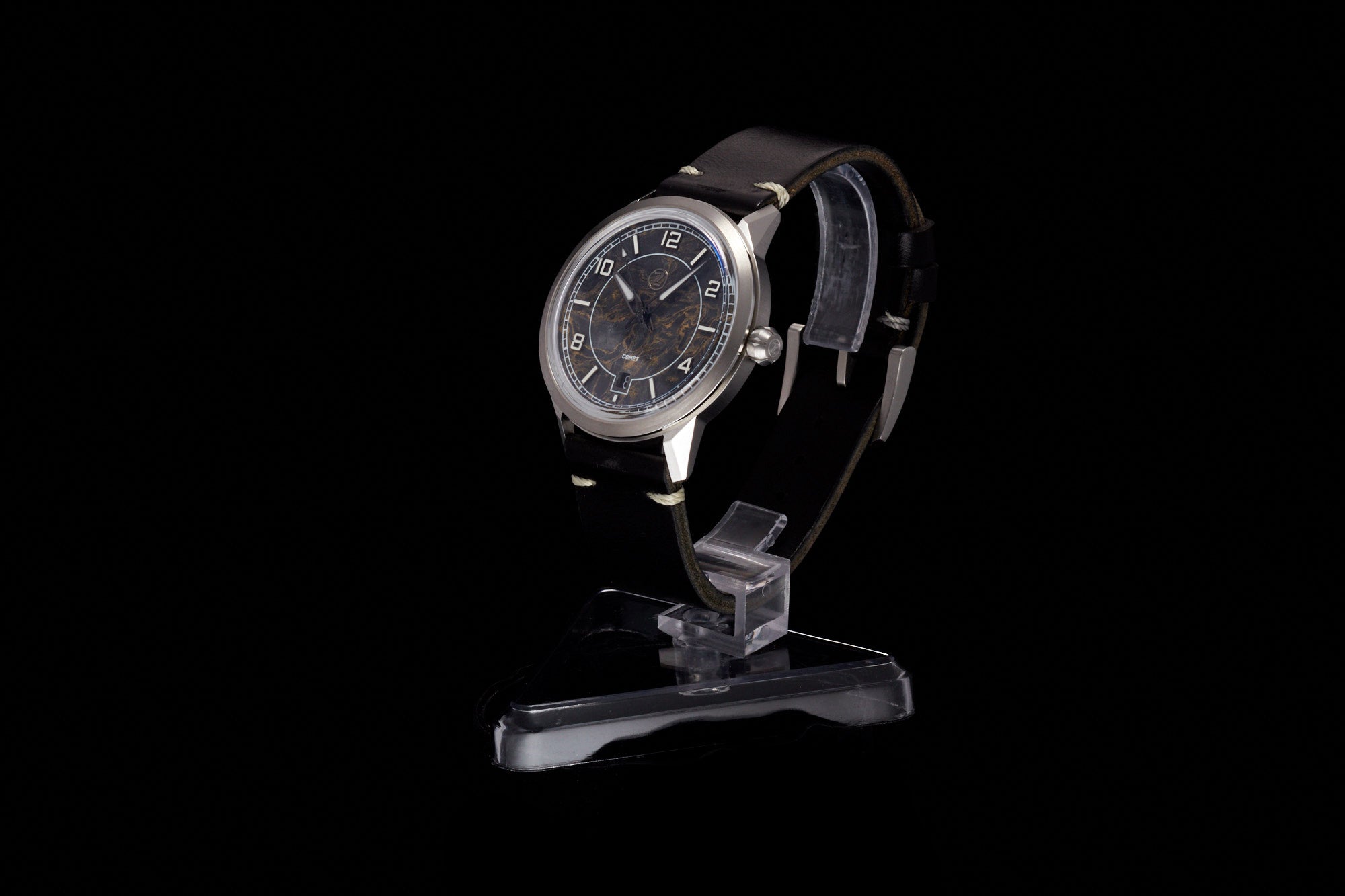 Comet 39mm 'Gold Carbon'