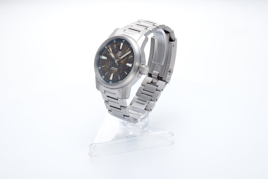 Aurora Field 42mm Ti 'Gold Carbon'