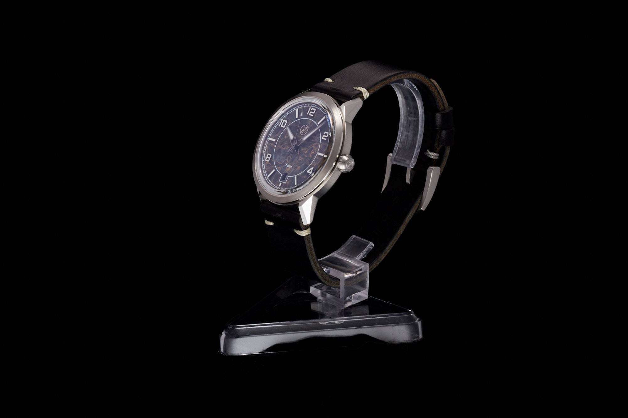 Comet 39mm 'Gold Carbon'