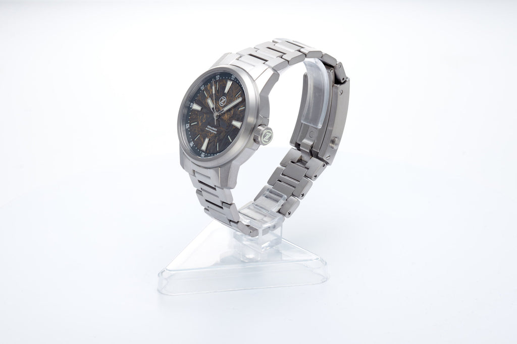 Aurora Field 42mm Ti 'Gold Carbon'