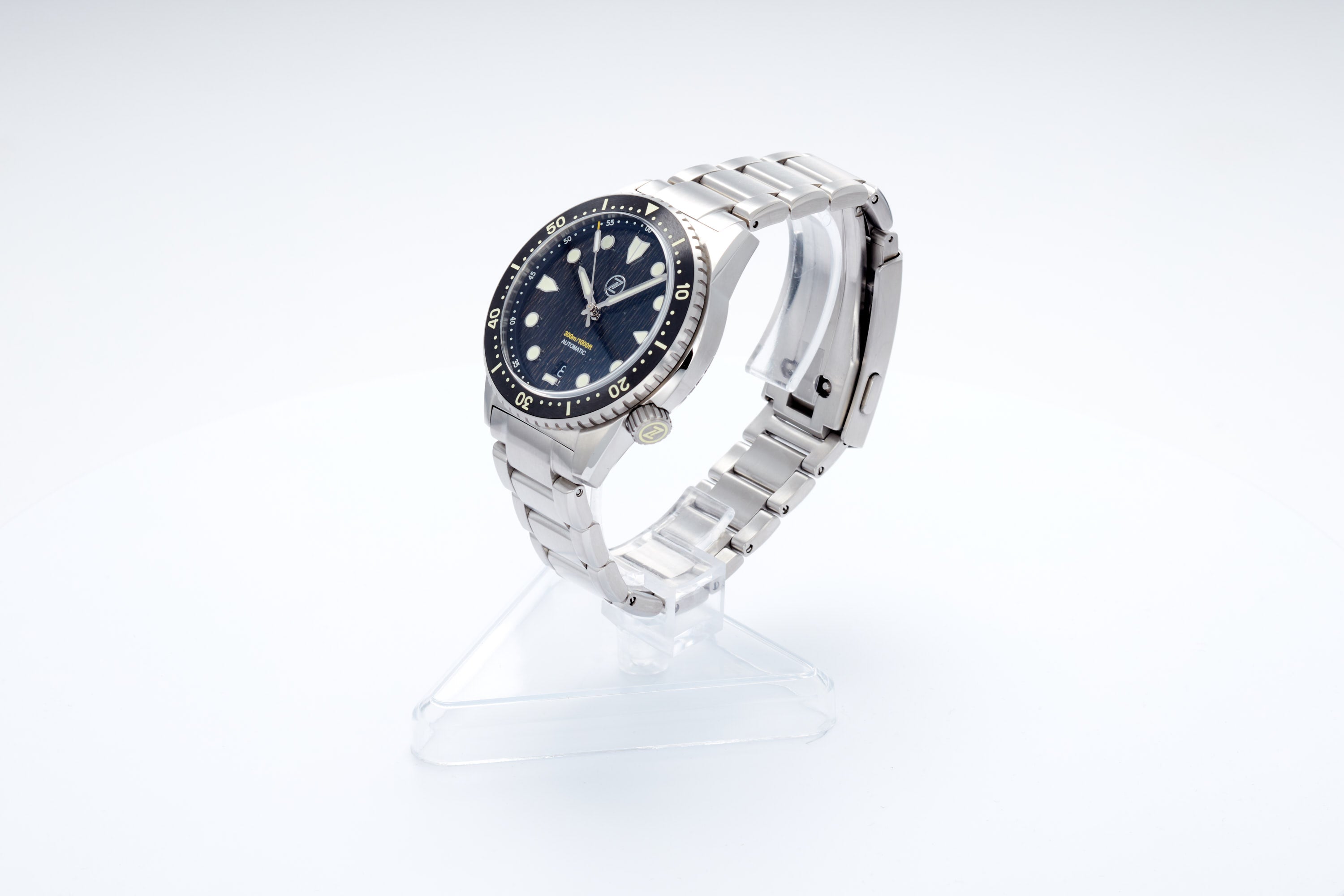 Mako 300m Diver 'Raindrop Carbon'