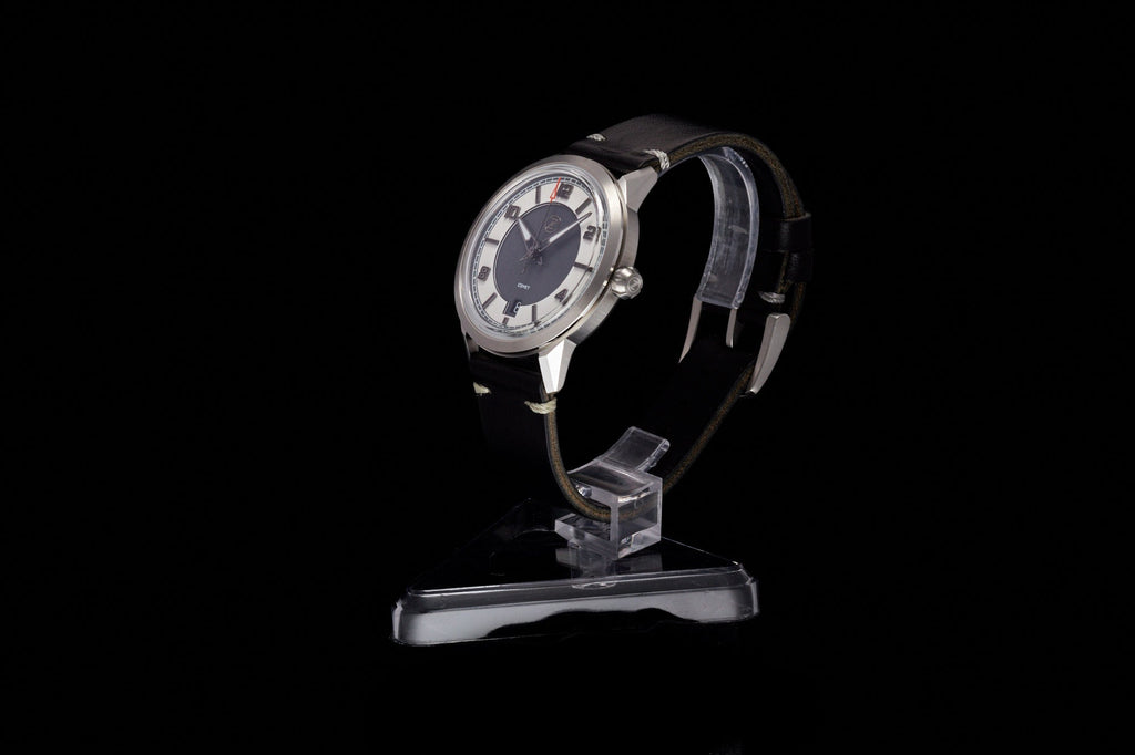 Comet 39mm 'Tuxedo'