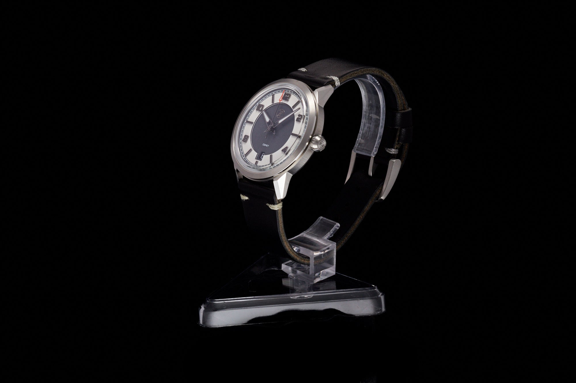 Comet 39mm 'Tuxedo'