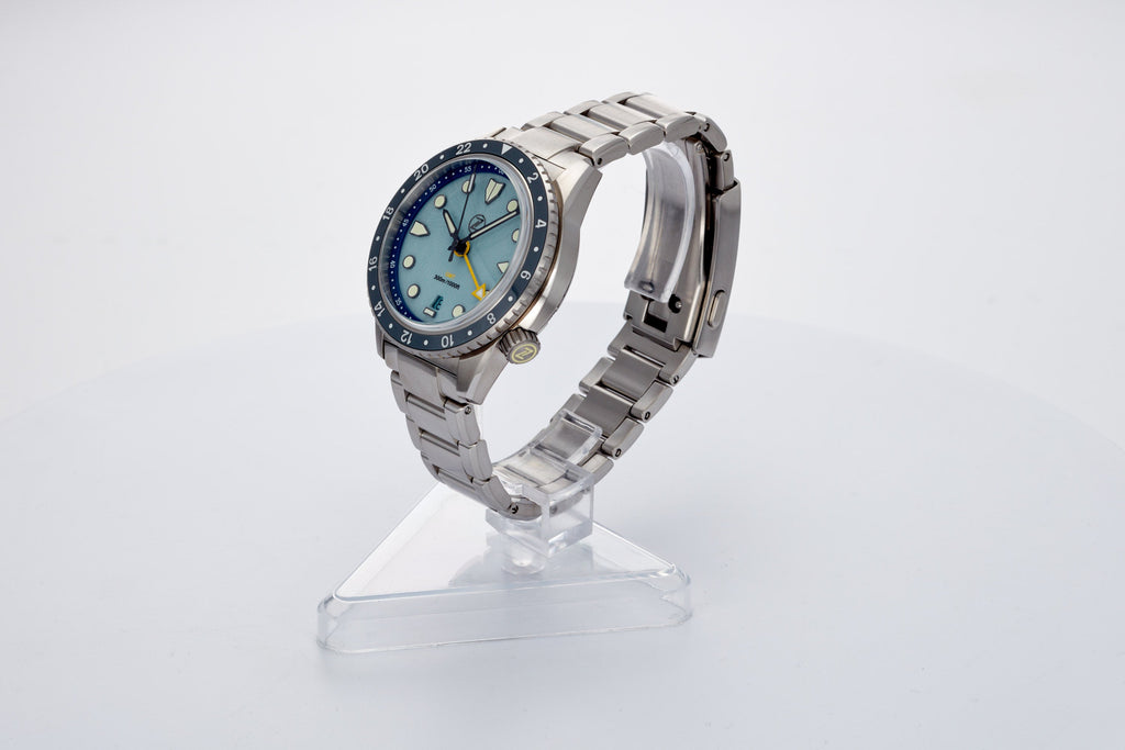 Mako 300m GMT 'Sky Blue'