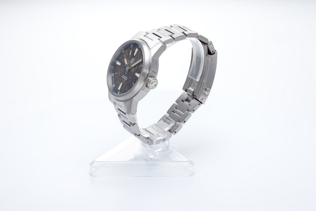 Aurora Field 42mm Ti 'Gold Carbon'