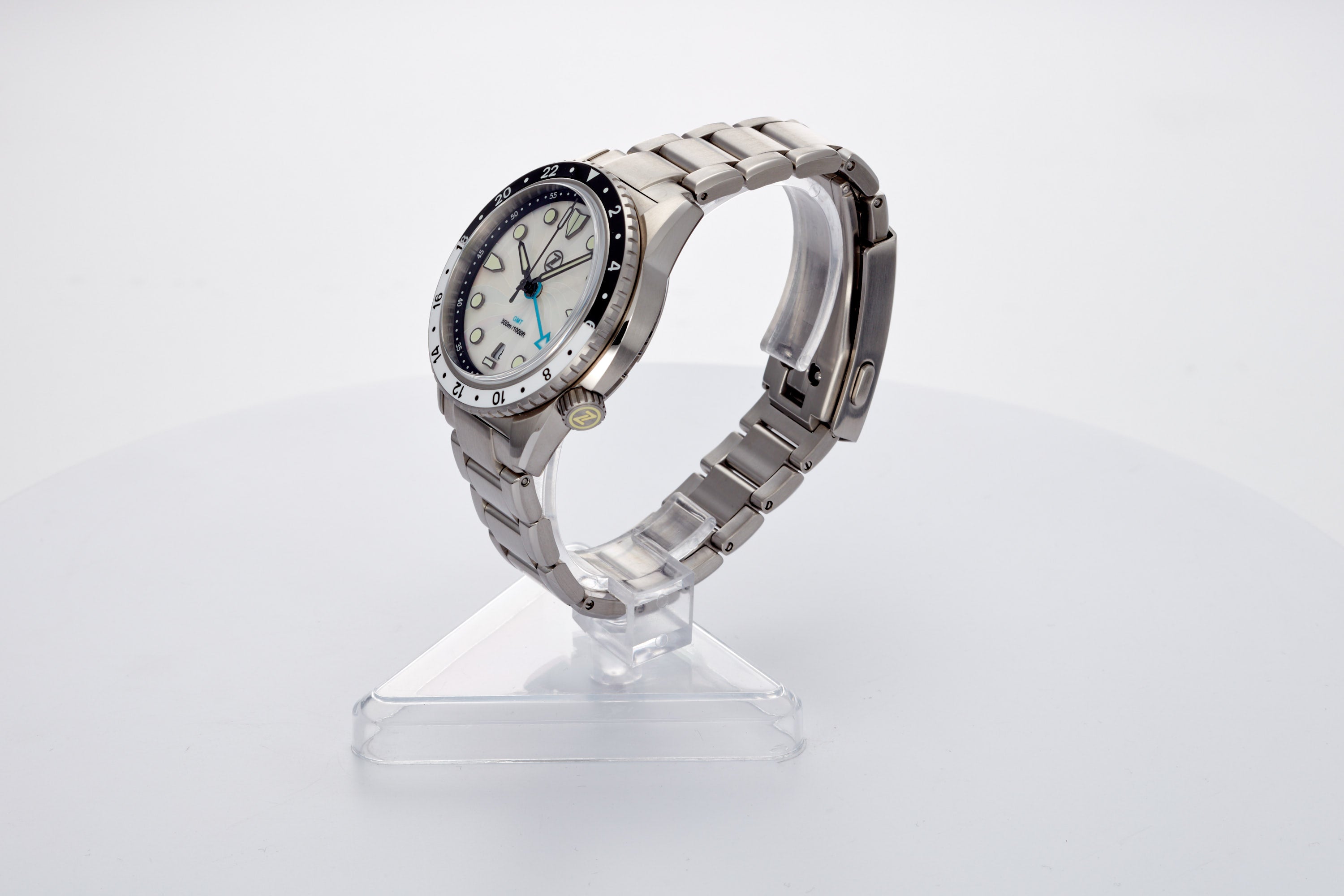 Mako 300m GMT MOP