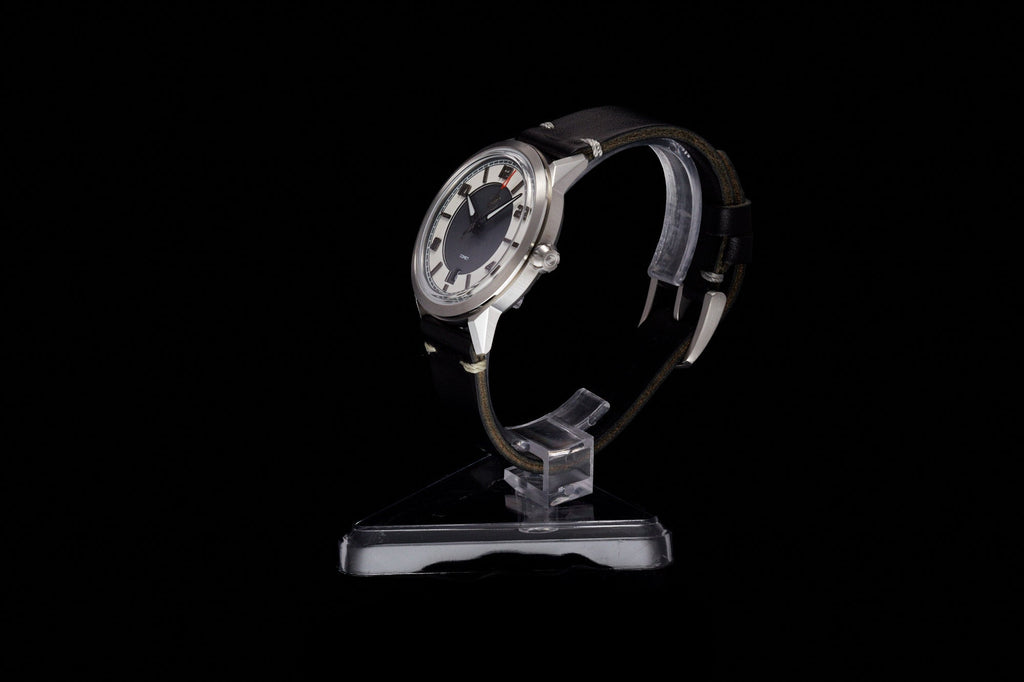 Comet 39mm 'Tuxedo'