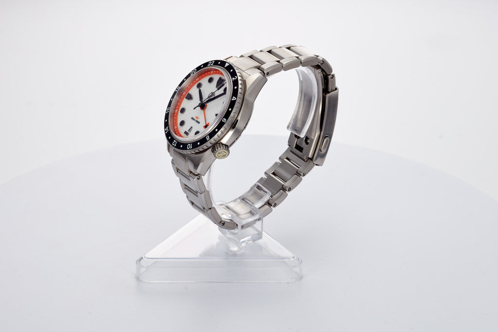 Mako 300m GMT 'Cracked Ice'