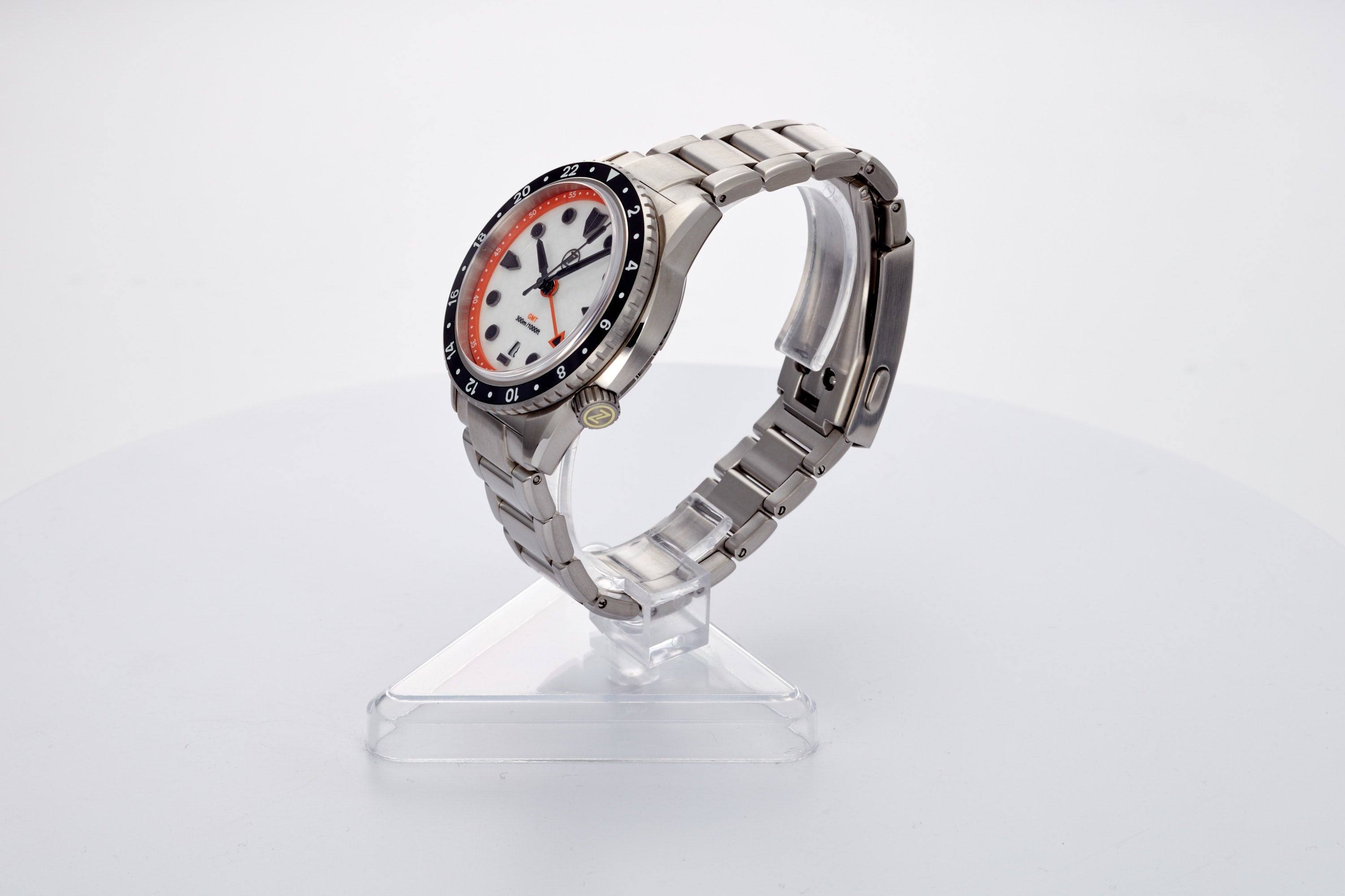 Mako 300m GMT 'Cracked Ice'