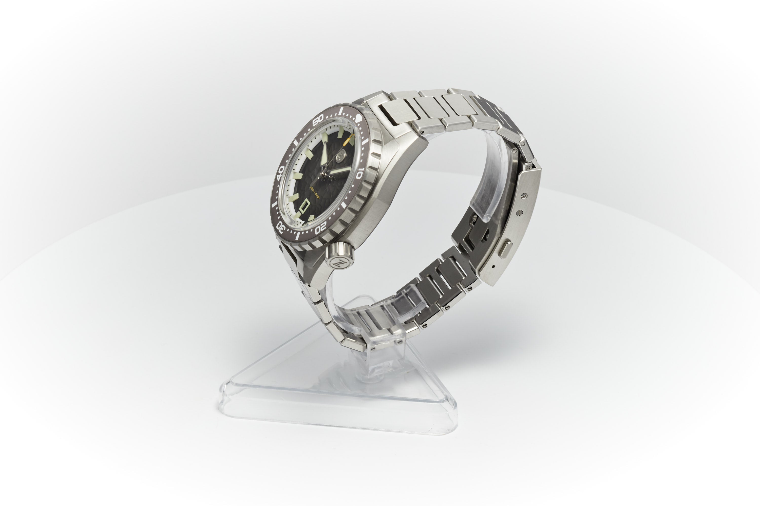Thresher 44mm 'Hammered Grey'