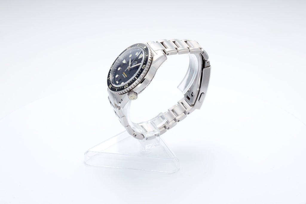 Mako 300m Diver 'Raindrop Carbon'