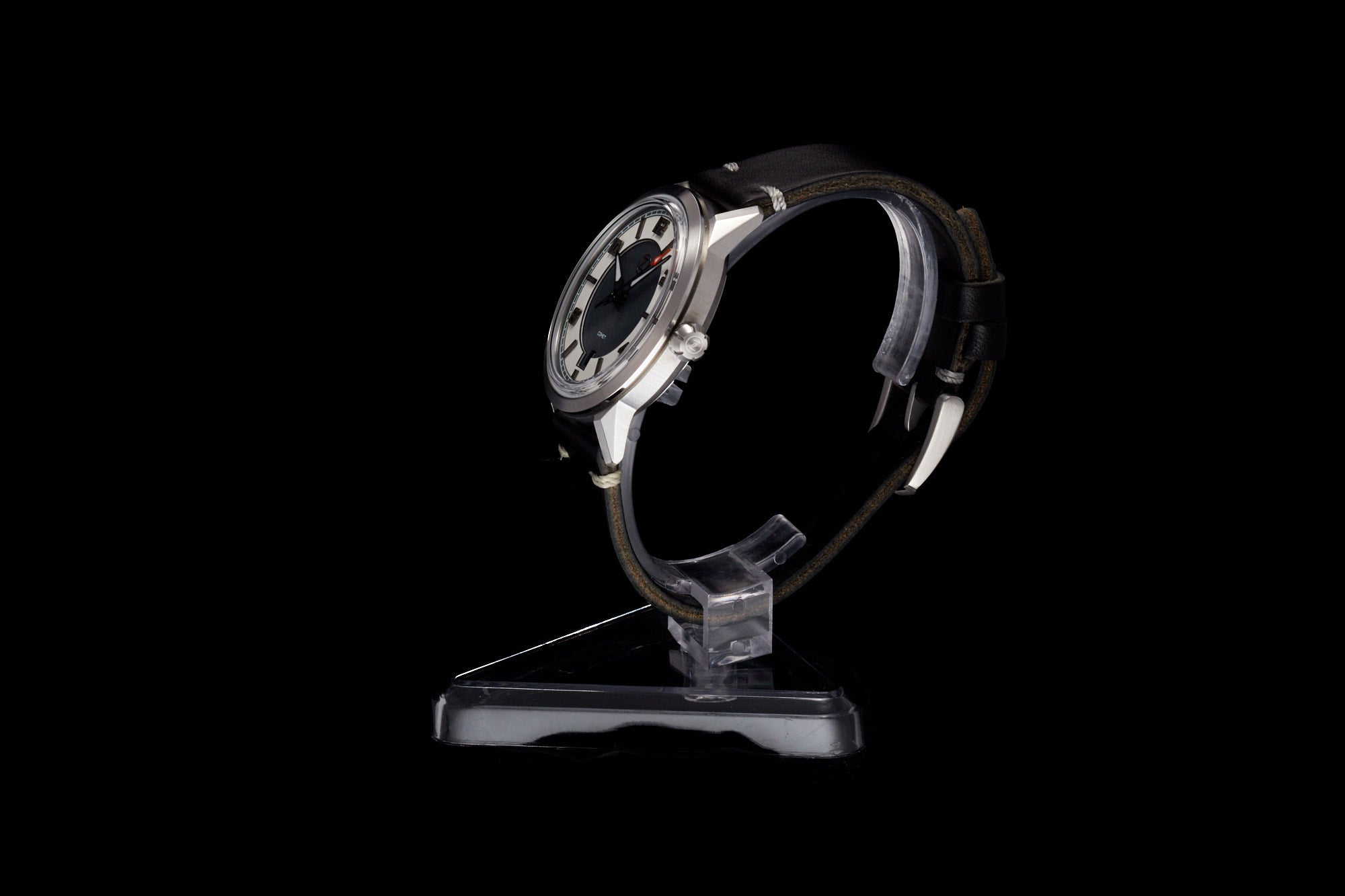 Comet 39mm 'Tuxedo'