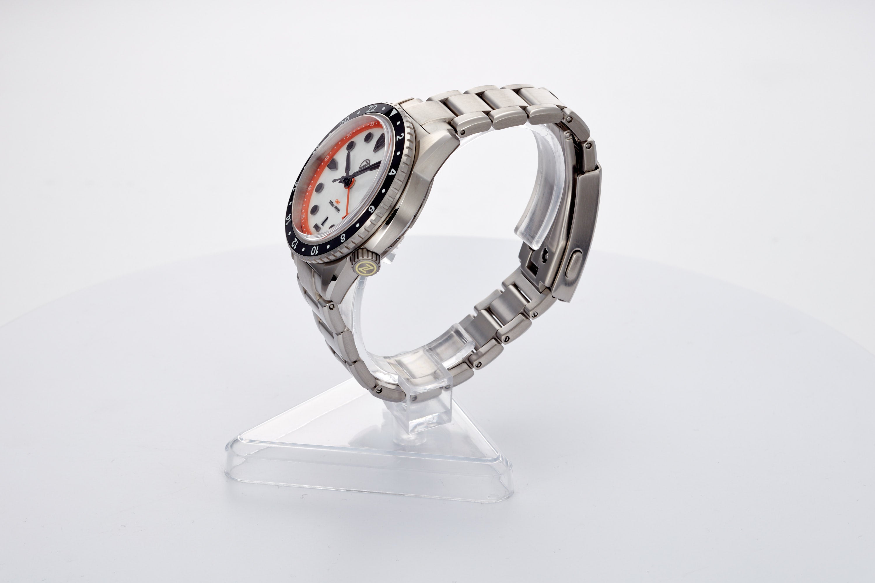 Mako 300m GMT 'Cracked Ice'