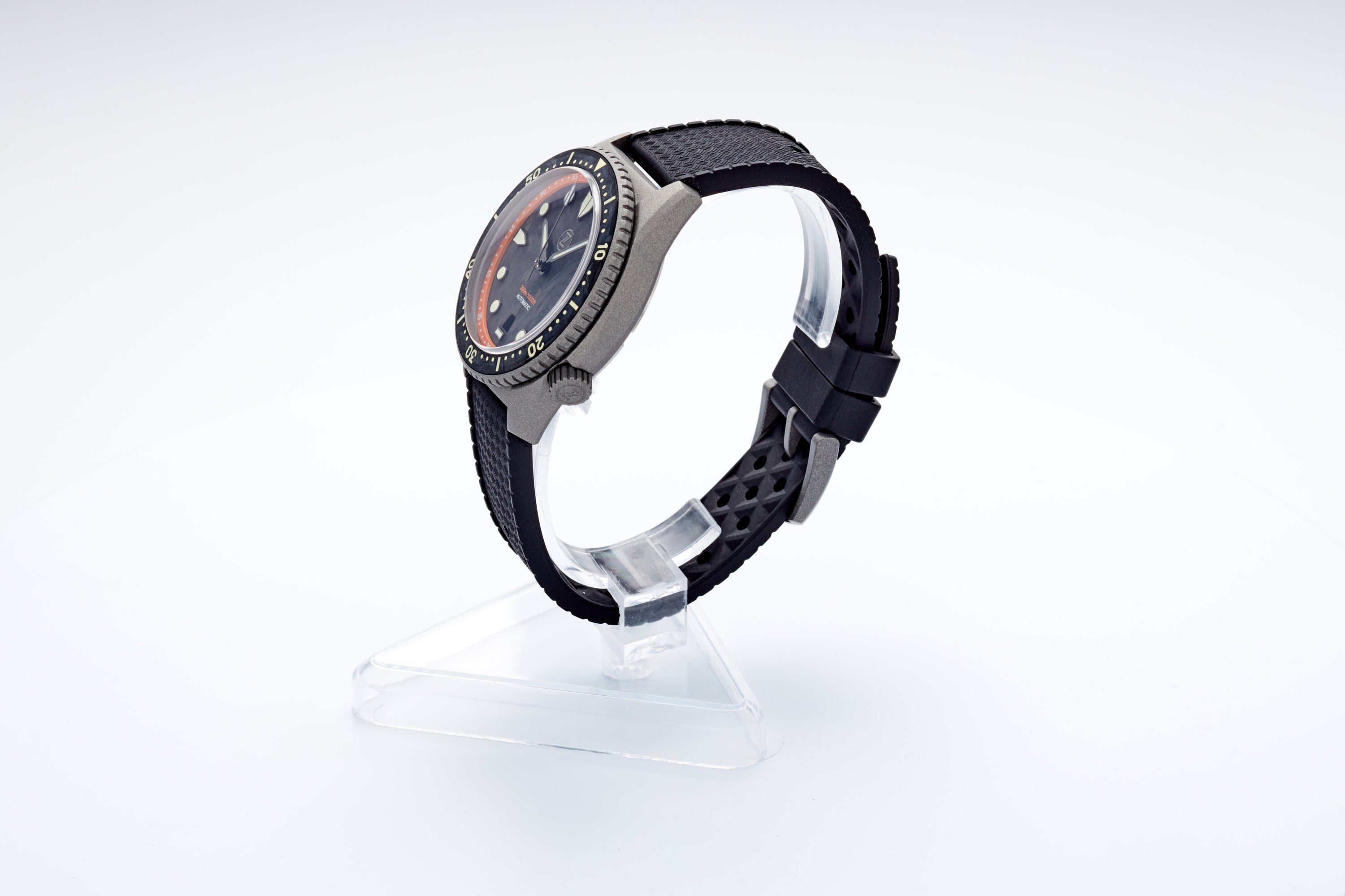 Mako 300m Diver 'Cerakote Carbon'