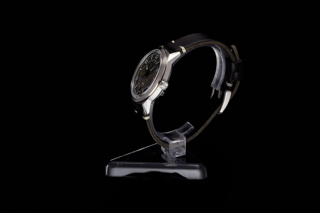 Comet 39mm 'Gold Carbon'