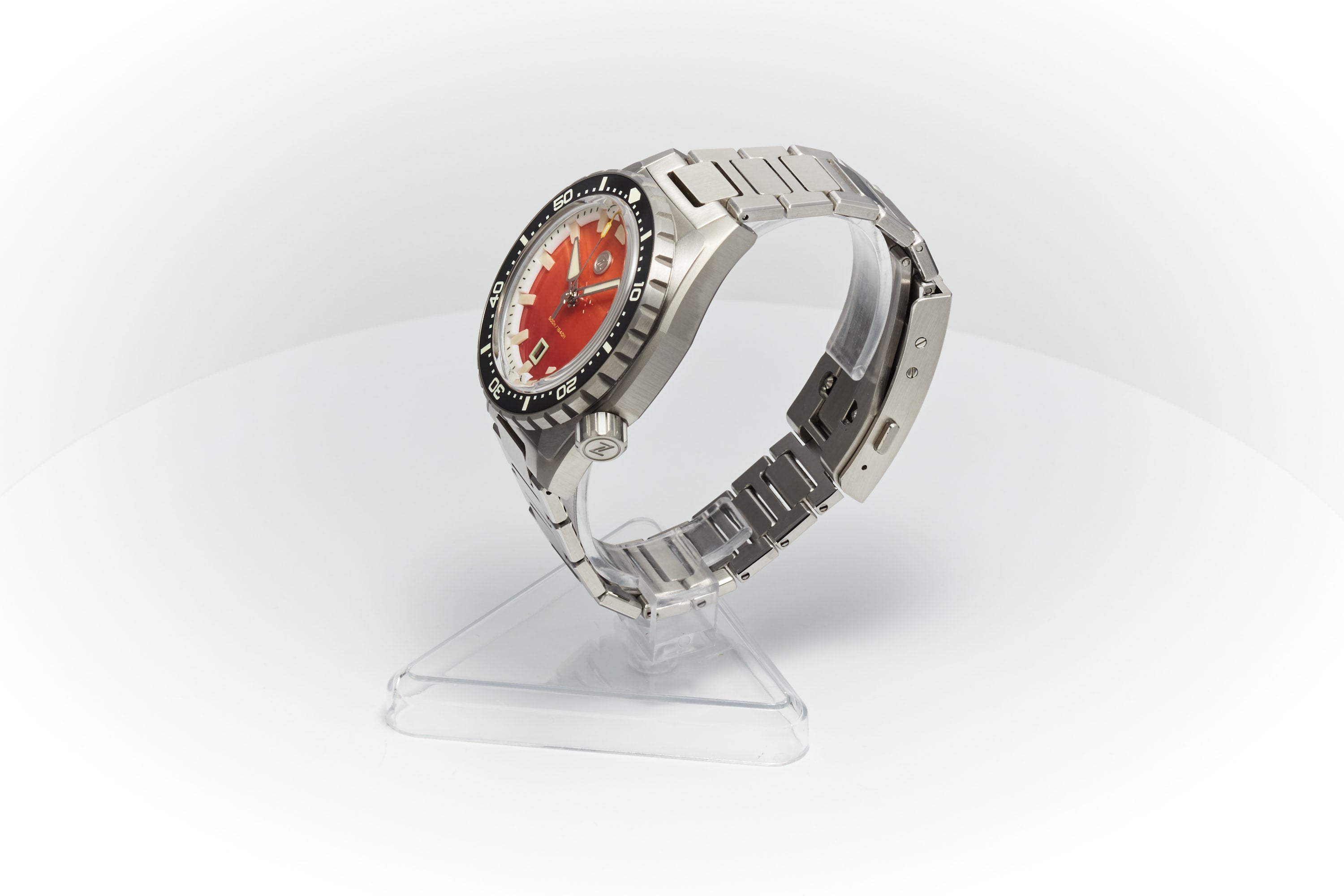 Thresher 44mm 'Agate'