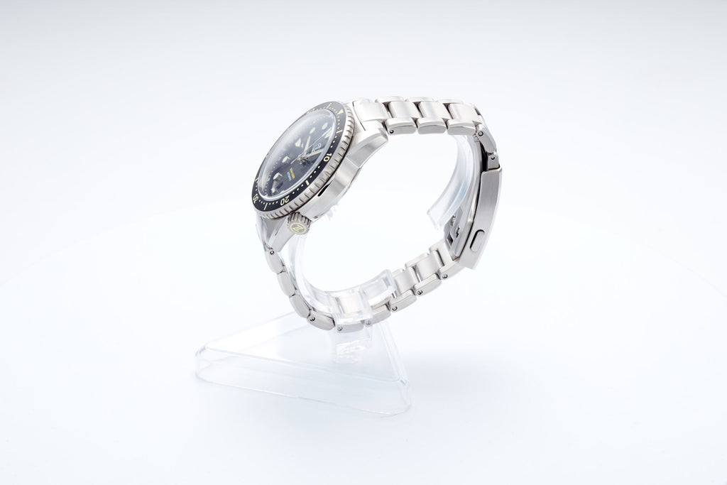Mako 300m Diver 'Raindrop Carbon'