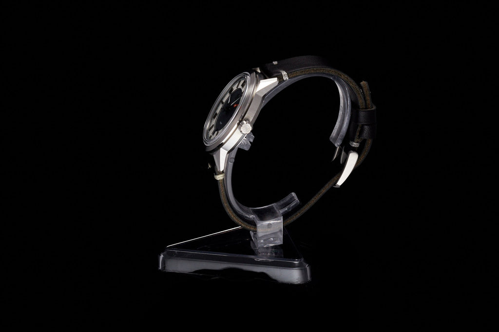 Comet 39mm 'Tuxedo'