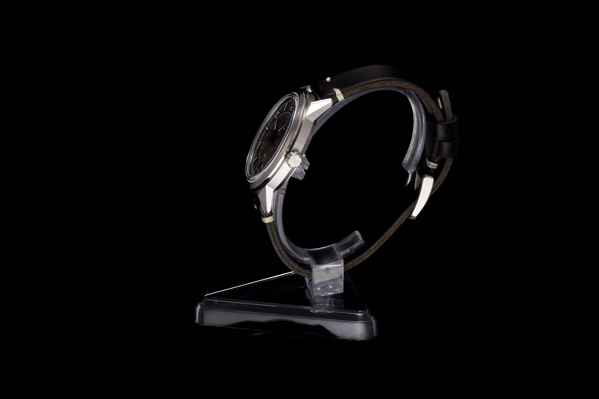 Comet 39mm 'Gold Carbon'
