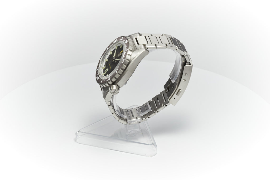 Thresher 44mm 'Hammered Grey'