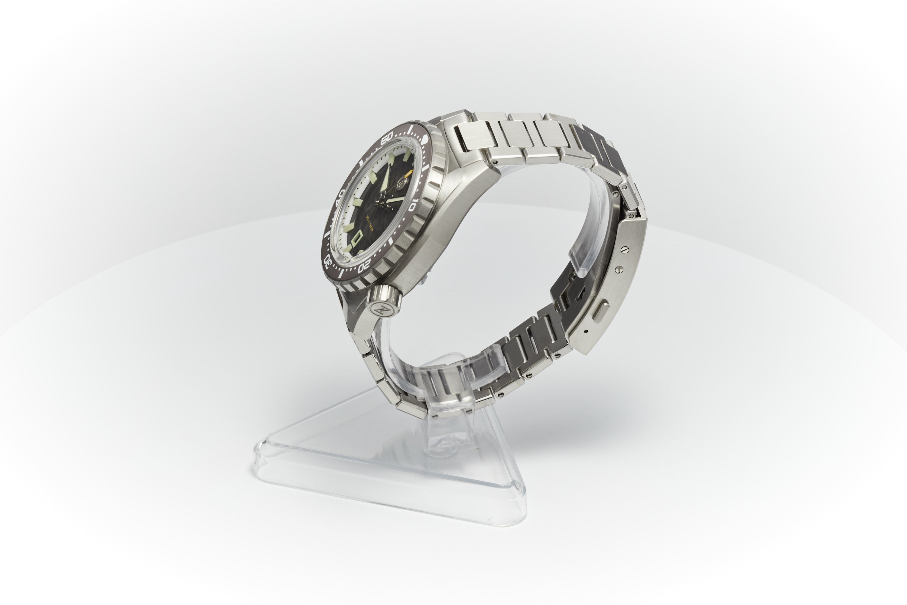 Thresher 44mm 'Hammered Grey'