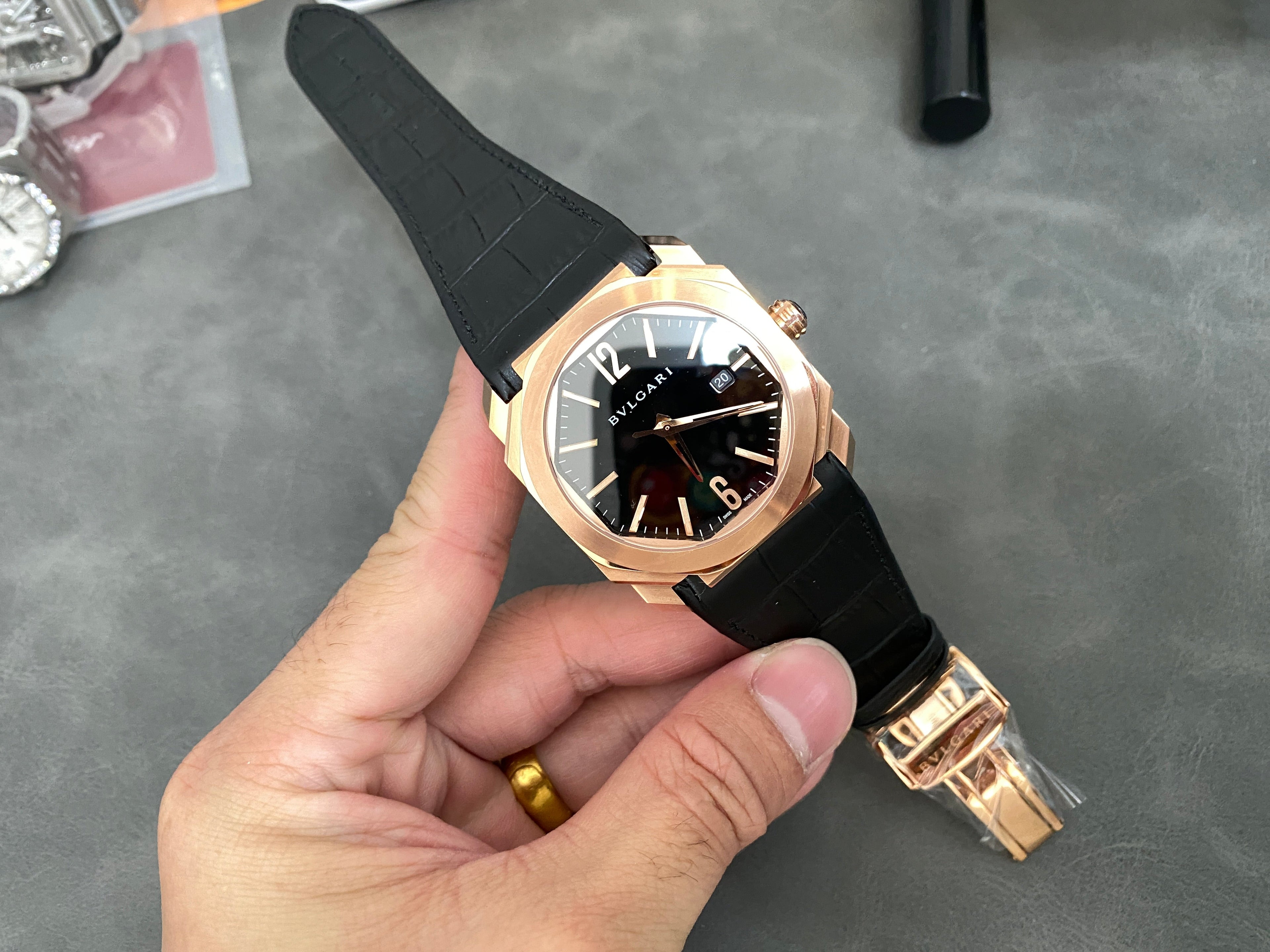 OCTO 41 ROSE GOLD CASE BLACK CROCODILE LEATHER STRAP