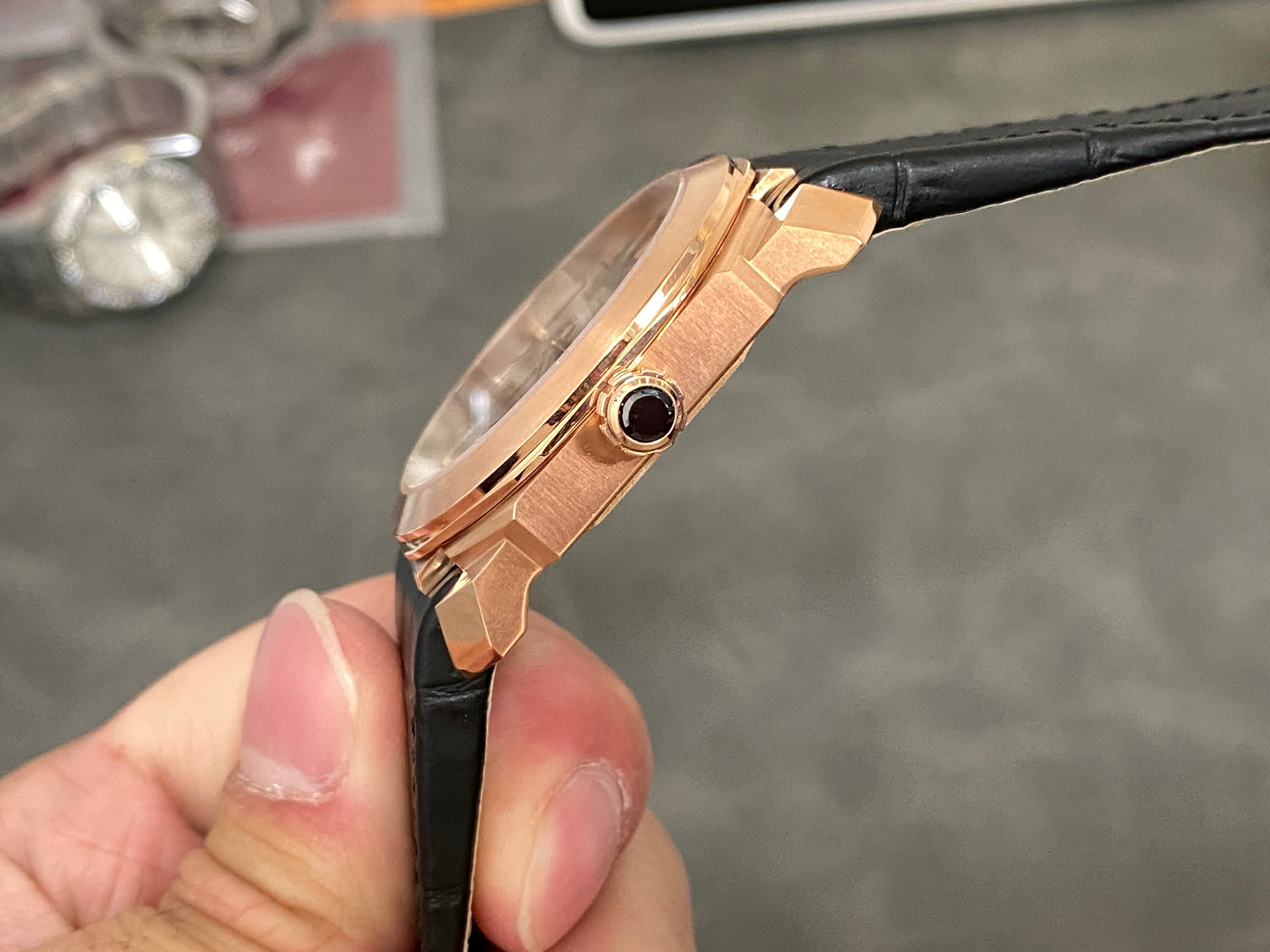 OCTO 41 ROSE GOLD CASE BLACK CROCODILE LEATHER STRAP